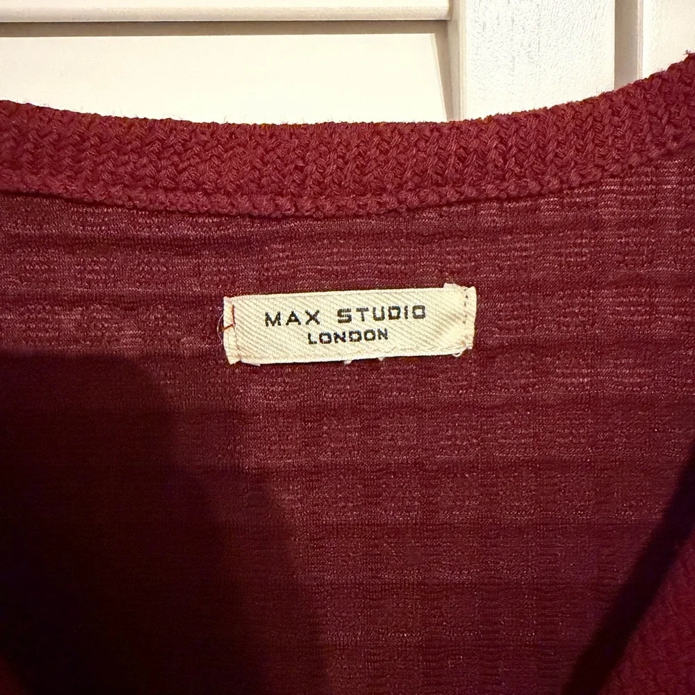 NWOT Max Studio London Women's  V-Neck Sweatshirt - Picture 3 of 3